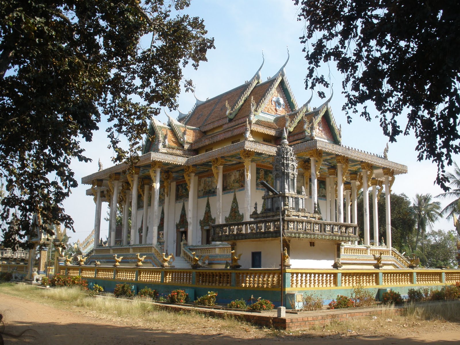 attraction-Wat Ek Phnom 1.jpg